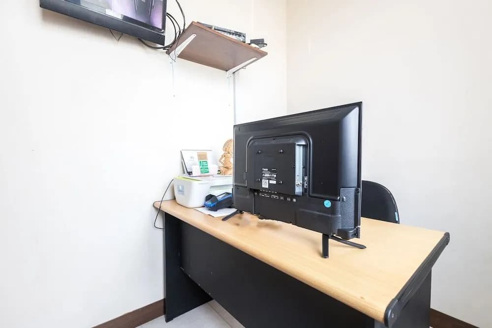 OYO 1598 Feby Inn Near RS Gandaria - photo 2