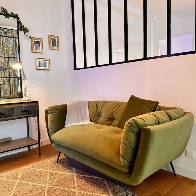 Paradis Calm Modern Studio Apt in Paris - photo 1