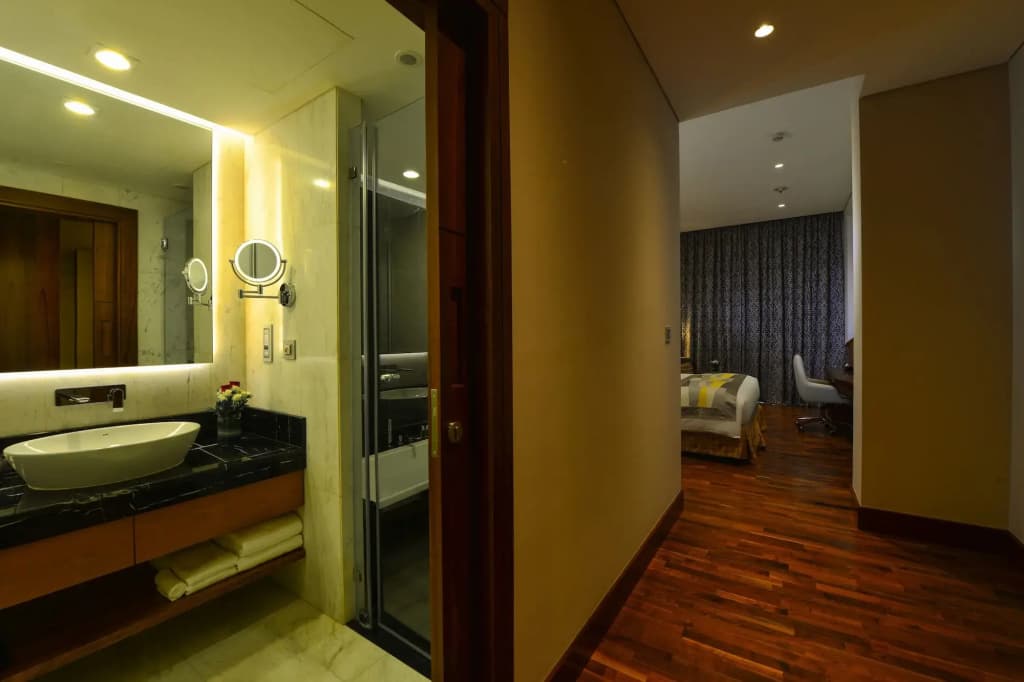The Avenue Hotel - photo 5