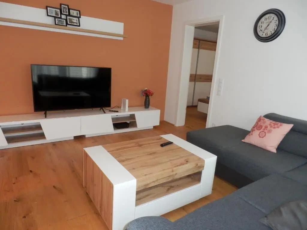 Spacious, Modern 1-bdrm Apt near VIC & Austria Ctr - photo 4