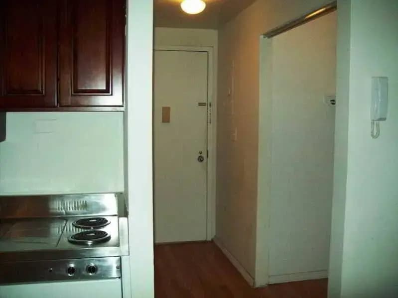 Metro Apartments - photo 13