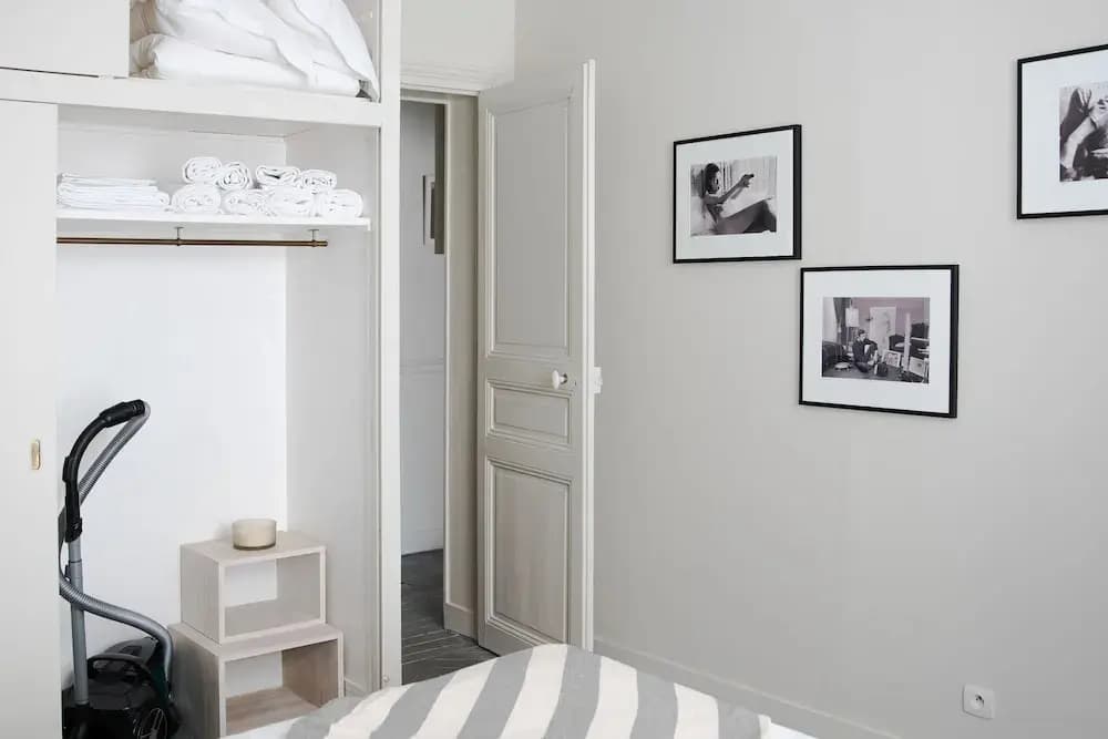 1BR Near Eiffel & Les Invalides - photo 1