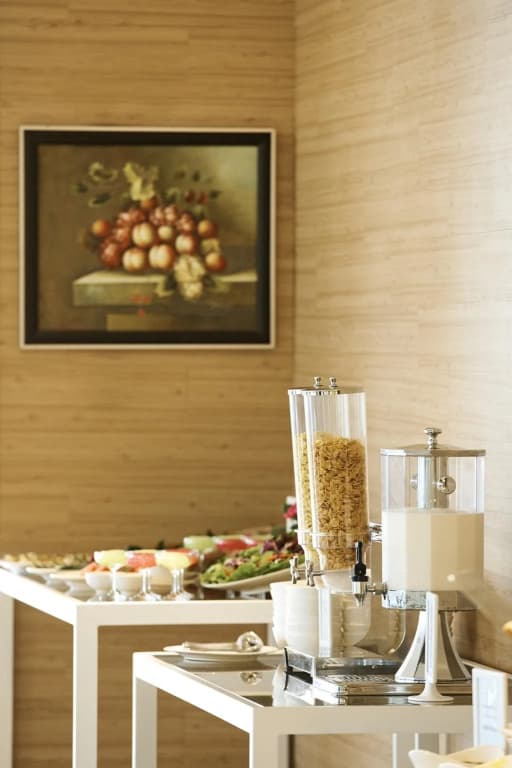 Avenue Garden Hotel - photo 12
