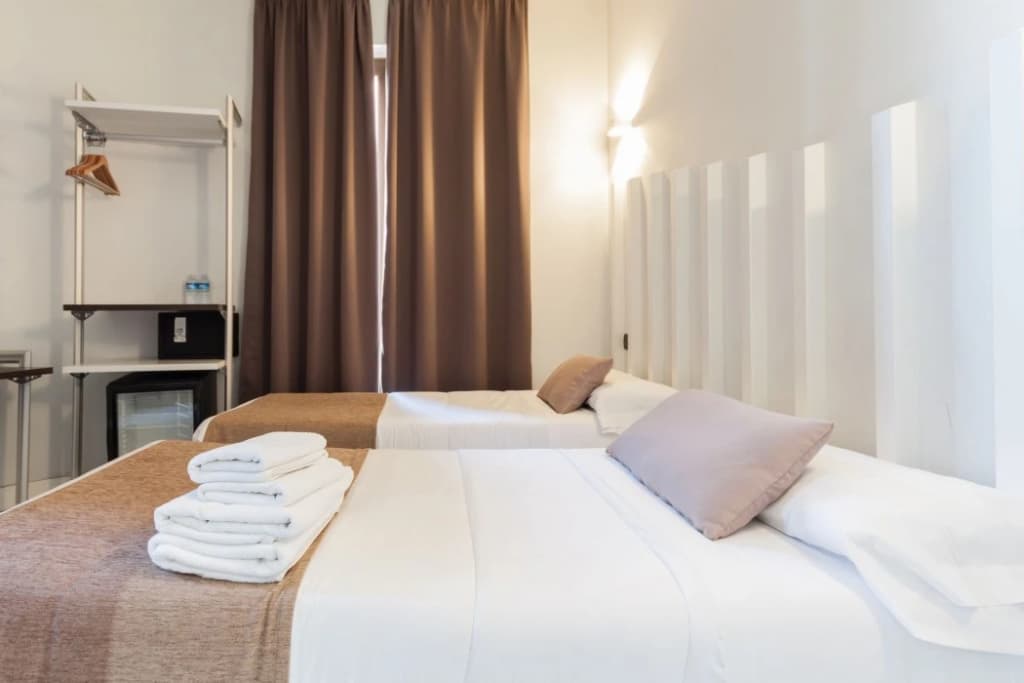 Hostal Helena - photo 4