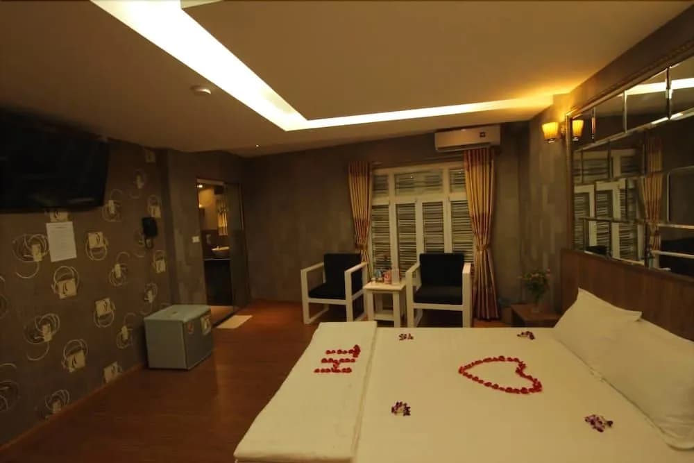 TH Hotel - photo 16