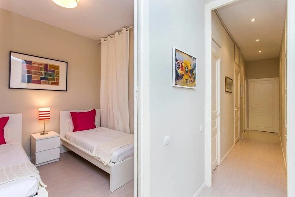 Trendy 3 Bedroom Flat in Central Area - photo 2