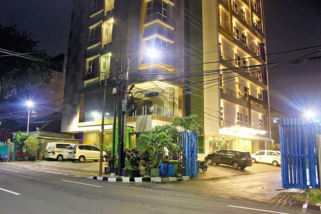 ZEN Rooms Cideng Timur Raya - photo 12