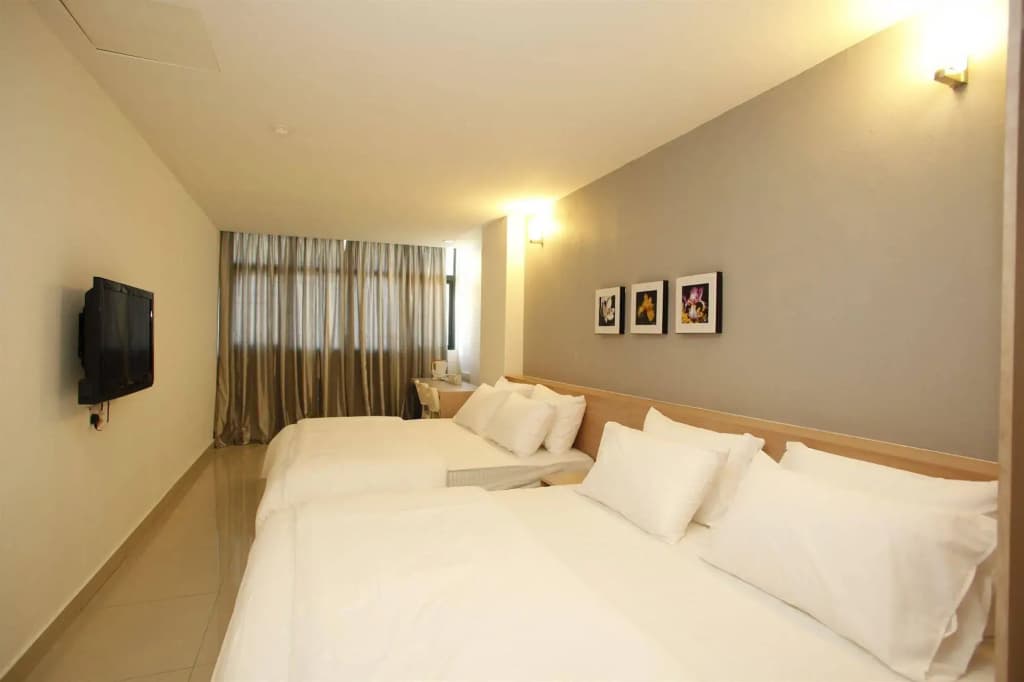Iris Garden Hotel - photo 3