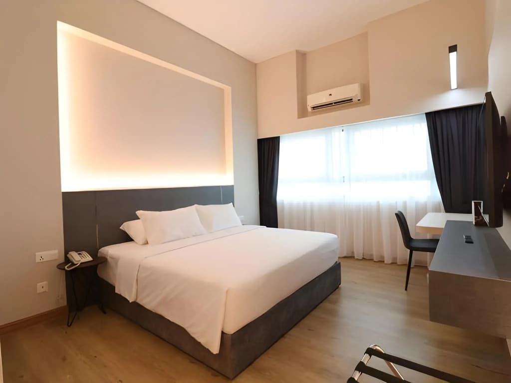 Crown Regency Serviced Suites - photo 4