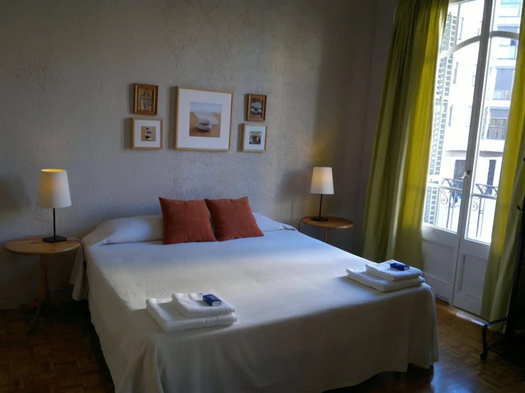 Ally's Guest House Barcelona B&B - photo 3
