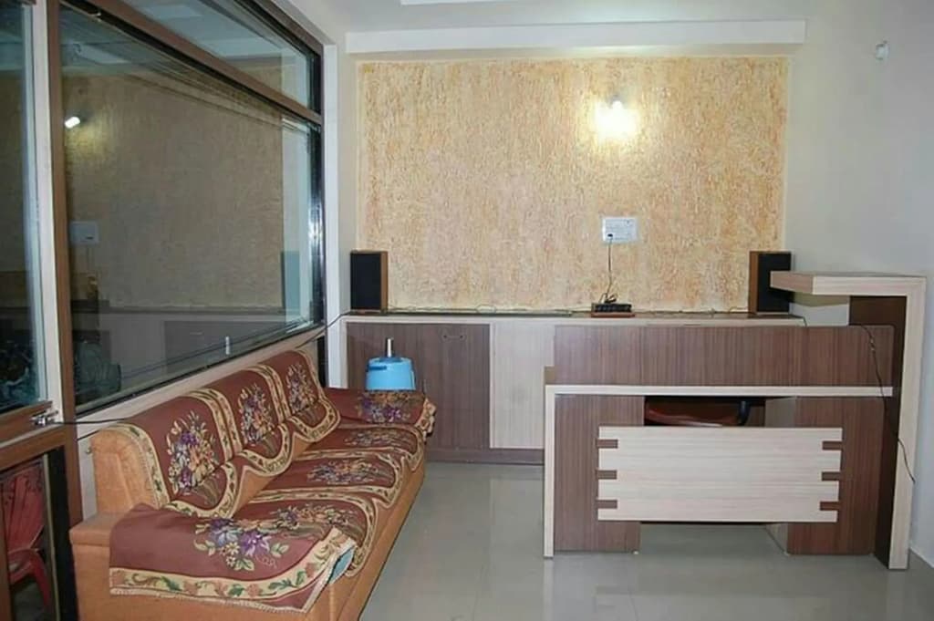 Hotel Lav-Kush - photo 2