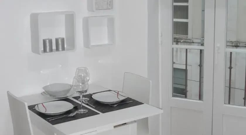 Lisbon Lovely Flat With Balcony - photo 9