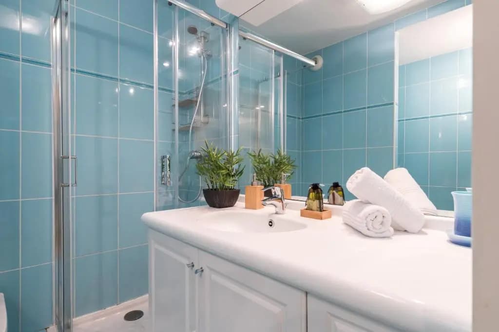 Nice 1 Bedroom downtown Carré d'Or with garage - photo 9
