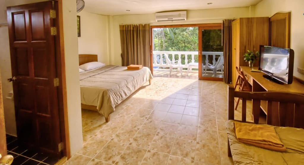 Hugs Guesthouse - photo 3