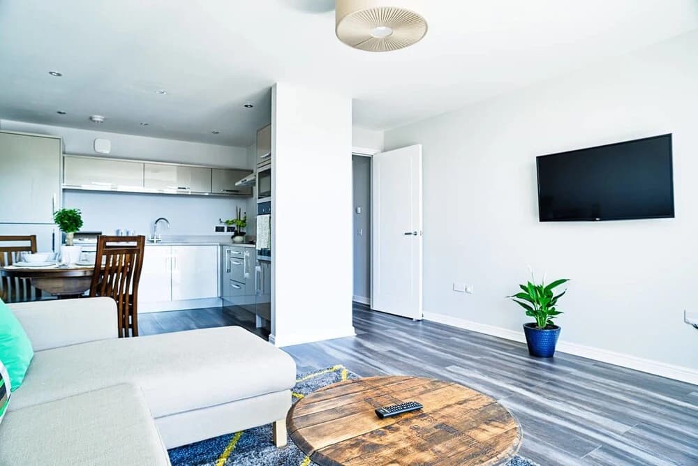 Spacious City Centre 3bed: Free Parking/elevator - photo 2