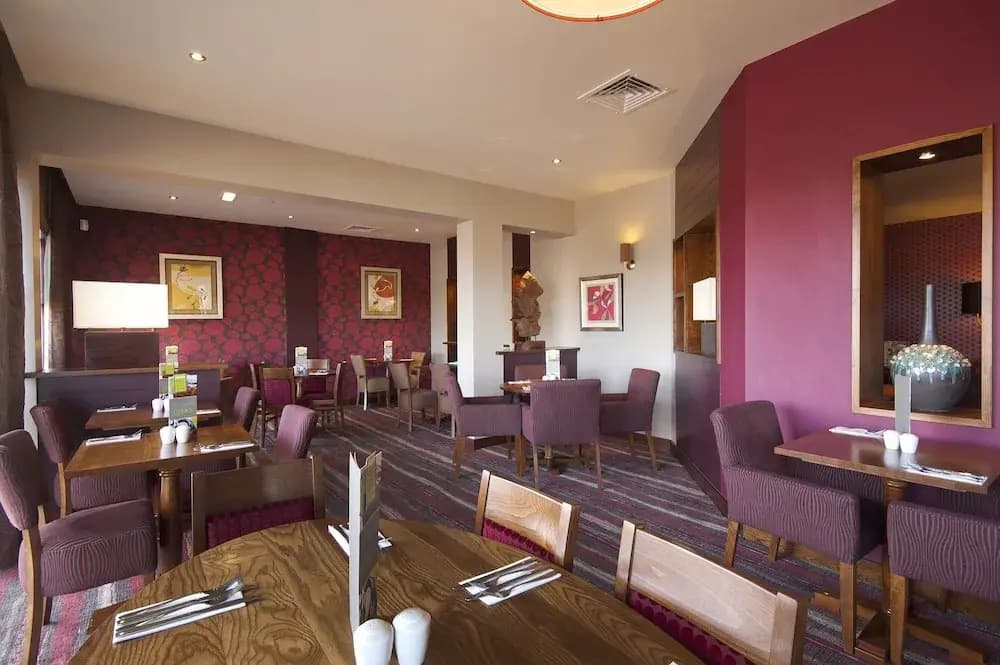 Premier Inn Edinburgh Park - Airport - photo 12