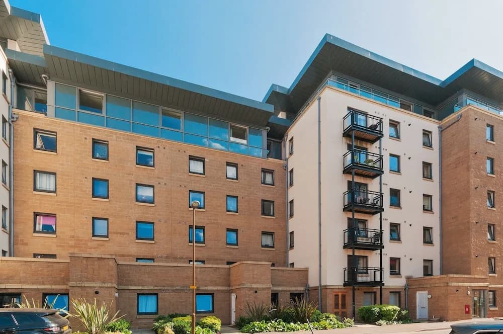 This fantastic 3 bed ground floor apartment has private parking too! - main photo