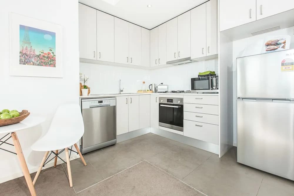 Redfern One Bedroom Apartment with Views - photo 10
