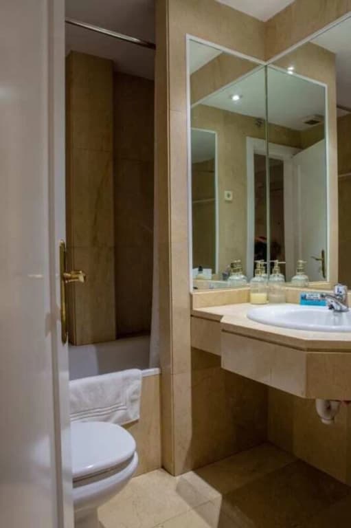 Modern and chic 1 Bed Apt at Madrid Centre - photo 8