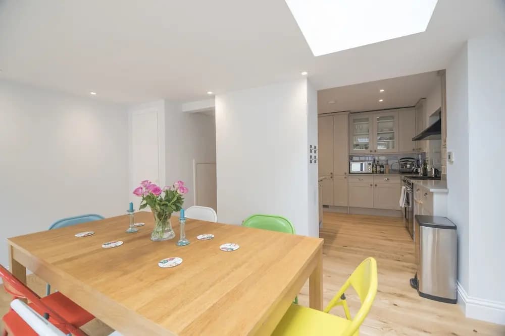 Bright Family Home in Angel with Patio - photo 16