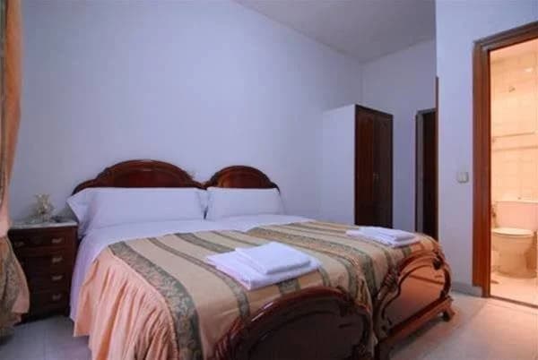 Hostal Reconquista - photo 2