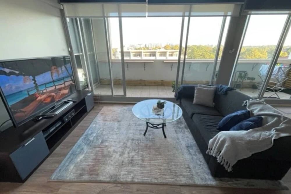 Spacious One Bedroom Apartment- With Large Balcony - photo 2