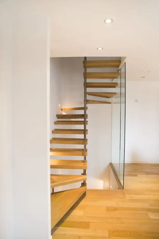 The Holborn Lights - Modern 3BDR Home with Rooftop Terrace & Garage - photo 8