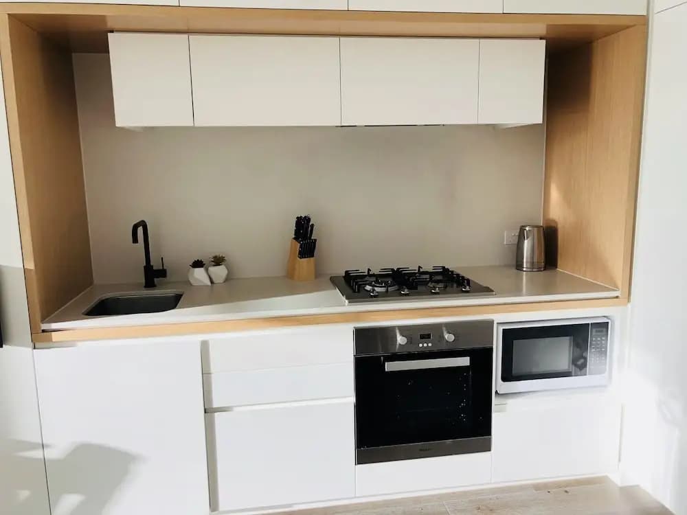 Explore Docklands Lovely Apartment LVL8 - photo 16