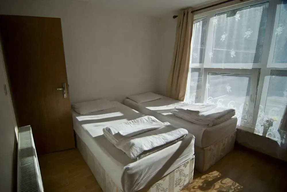 Gloucester Hotel - photo 2