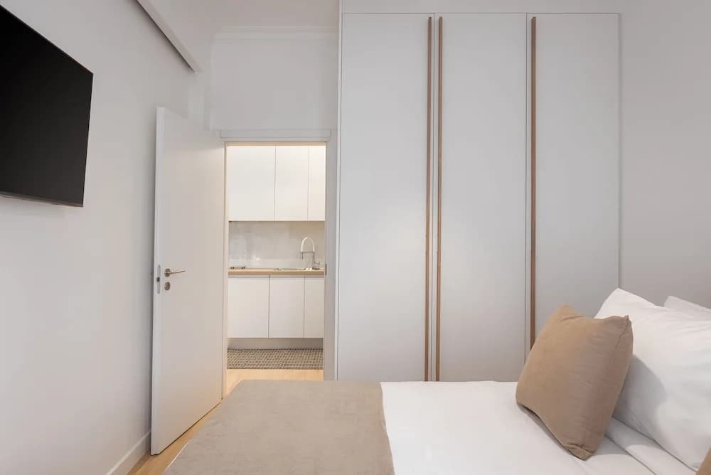 Athenian Hillside Residence - photo 2
