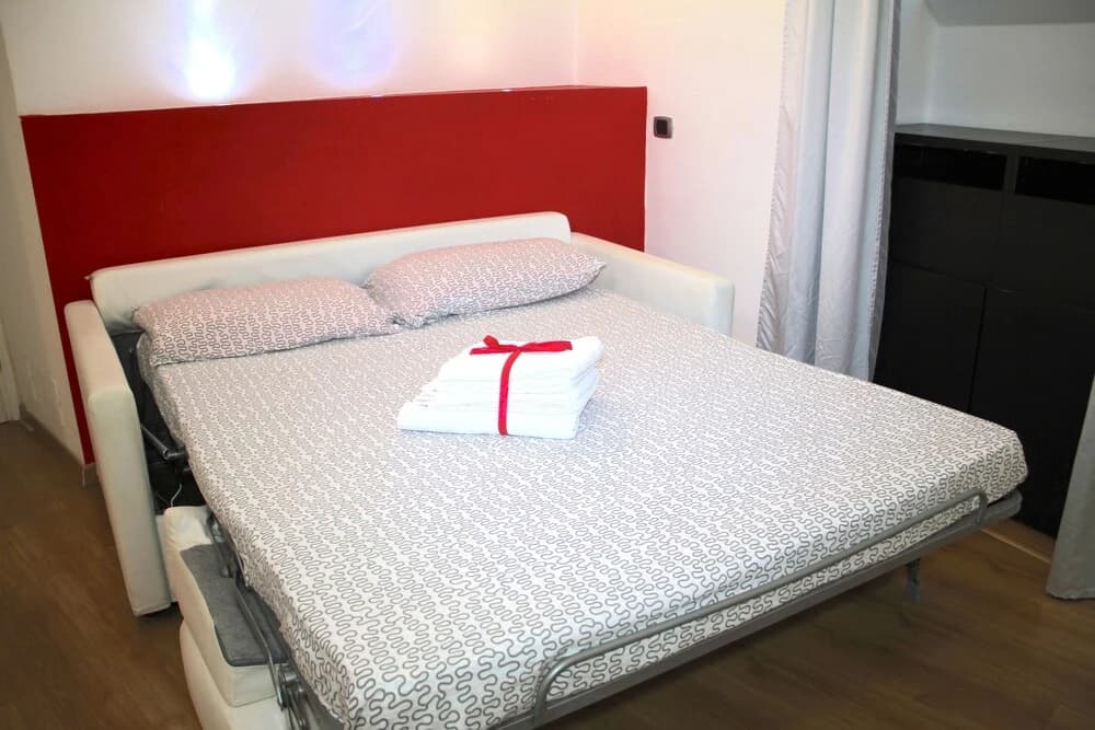 St Peter Square Apartment - photo 4