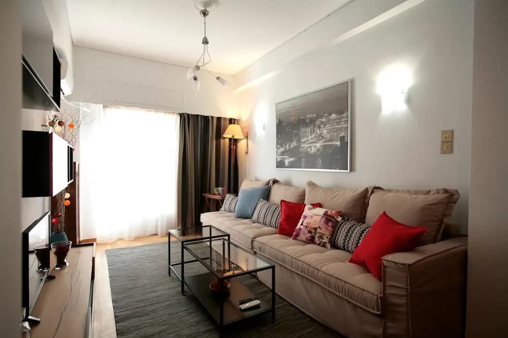 Comfy & Tasteful Central Apt • 1' to Metro Station - photo 3