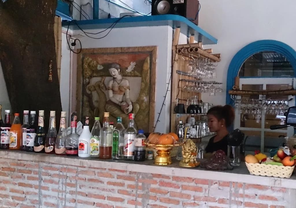 Queen Suriya's Hostel - photo 8