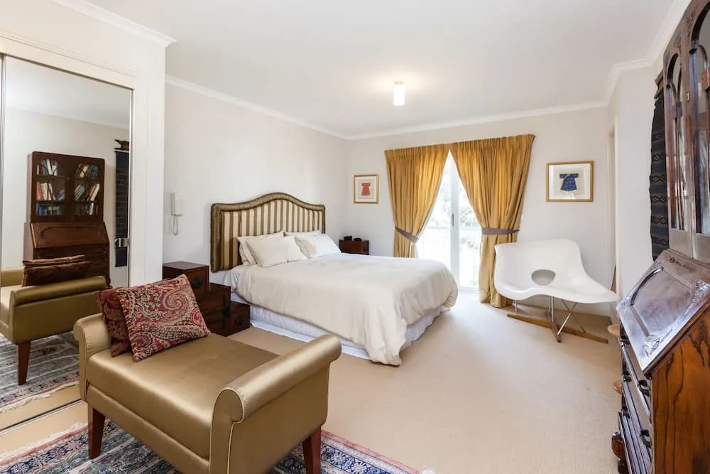 JASMINE, 2BDR Port Melbourne House - photo 5