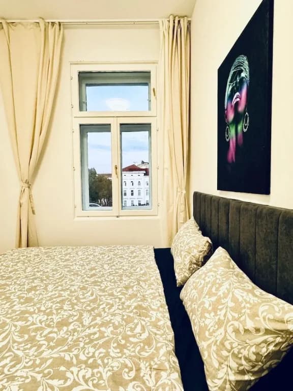 Elegant 4BR Apt Near Westbahnhof - photo 15