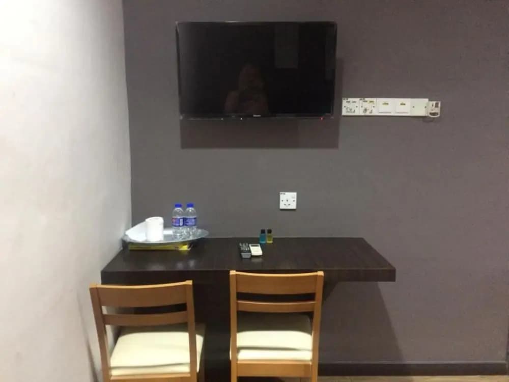 Room V at Jalan Jenang - photo 6