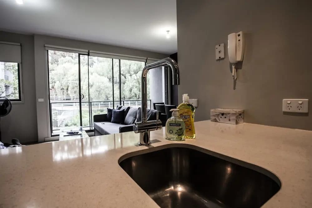 ReadySet Apartments on Altona - photo 3