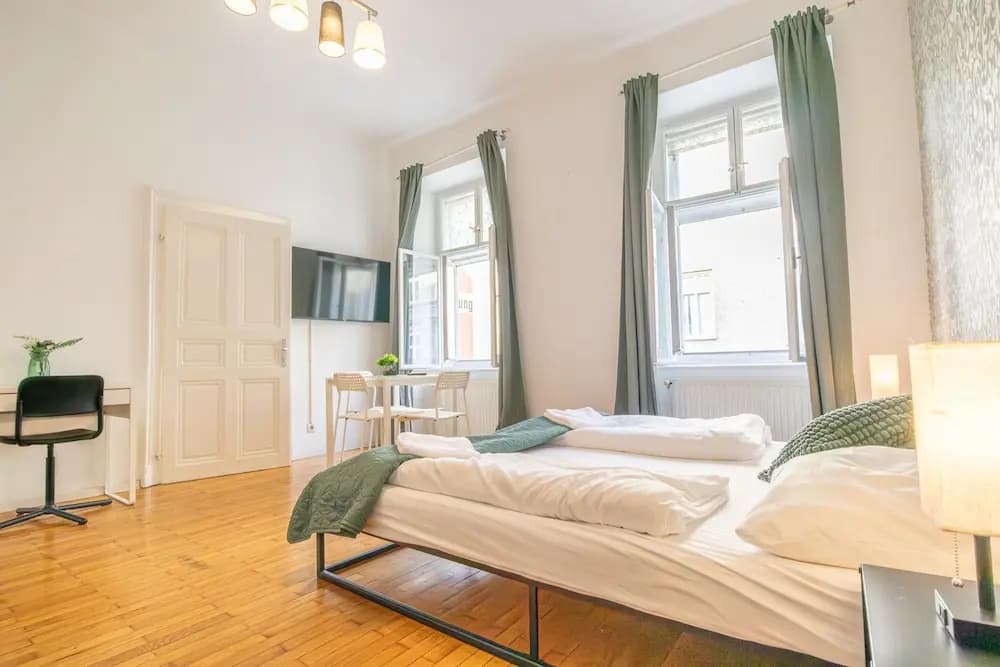Friendly 2BR Apt- Near Rennweg - photo 3