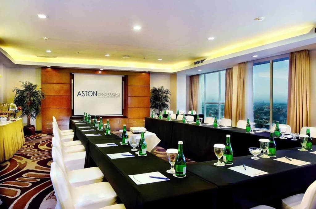 Royal Palm Hotel & Conference Center Cengkareng - photo 20