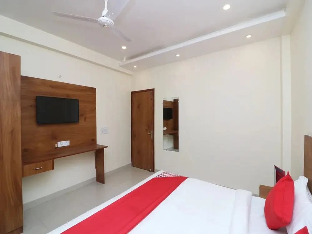 OYO 29181 Delight Deluxe - photo 2
