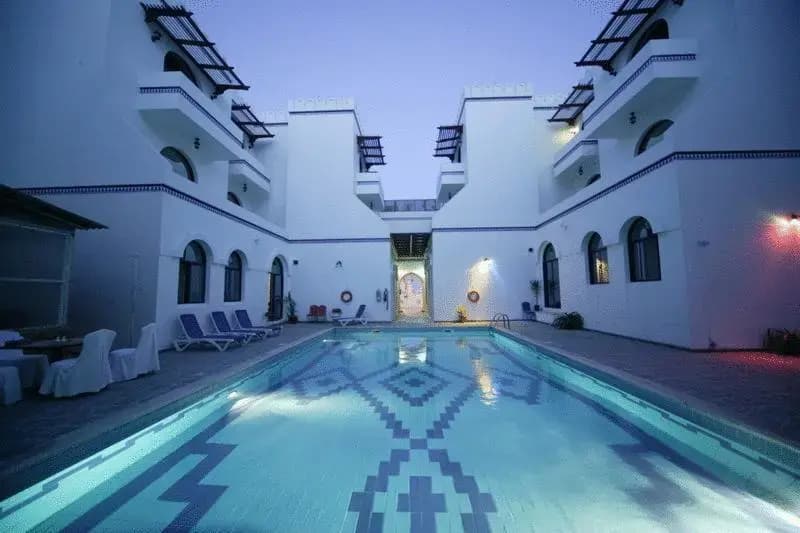 Beach Hotel - photo 13