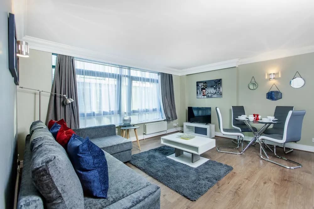Luxury 2 bed apartment Warren Street - photo 3