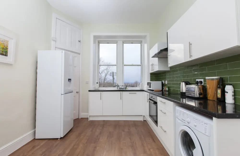 Spacious 2-br Flat for 4 in Morningside - photo 13