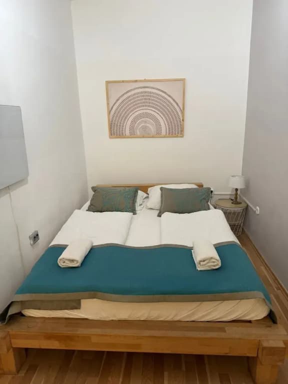 1BR Plus LR Apt Top Vienna Location - photo 3