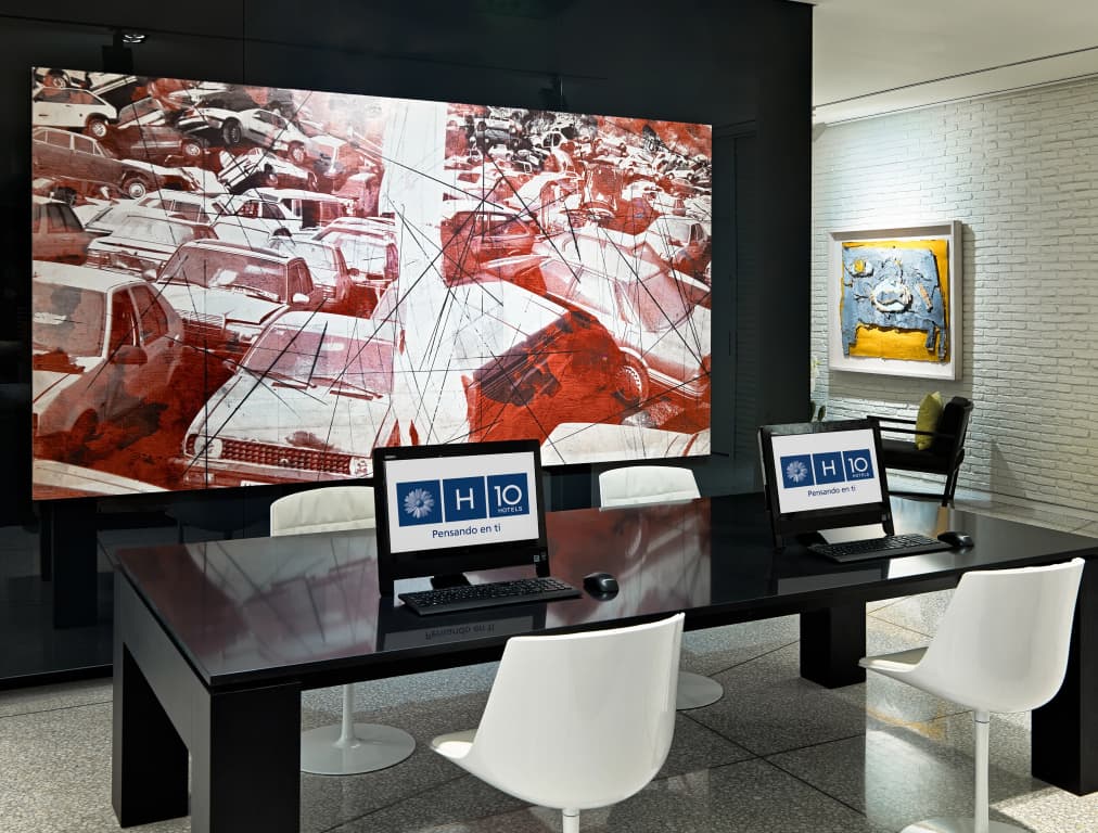 H10 Art Gallery - photo 18