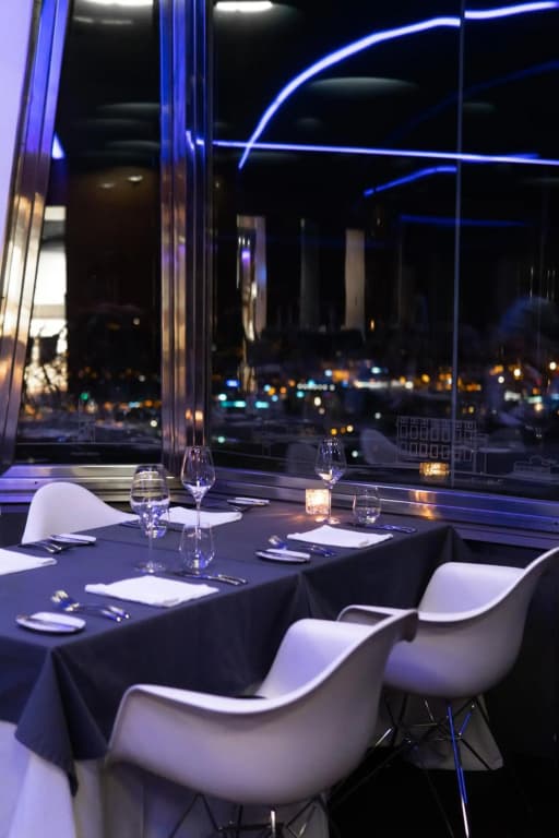 Sky Suite Hotel - photo 6