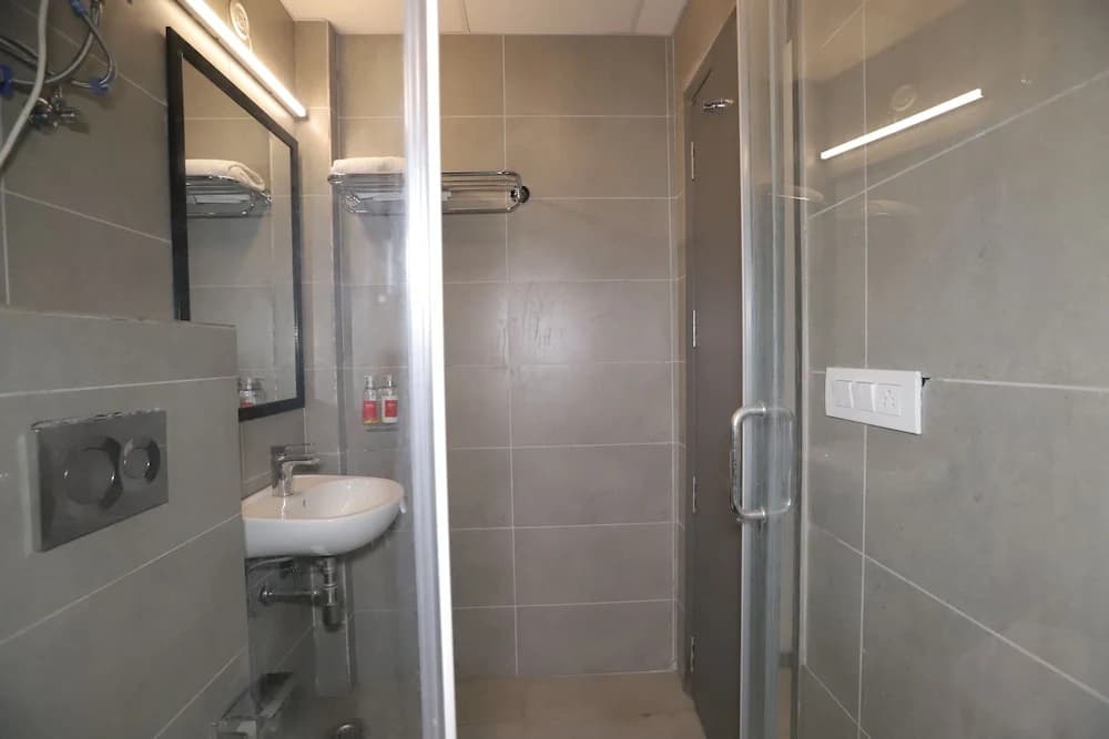Qotel Hotel La Serene Gagan Vihar - photo 11