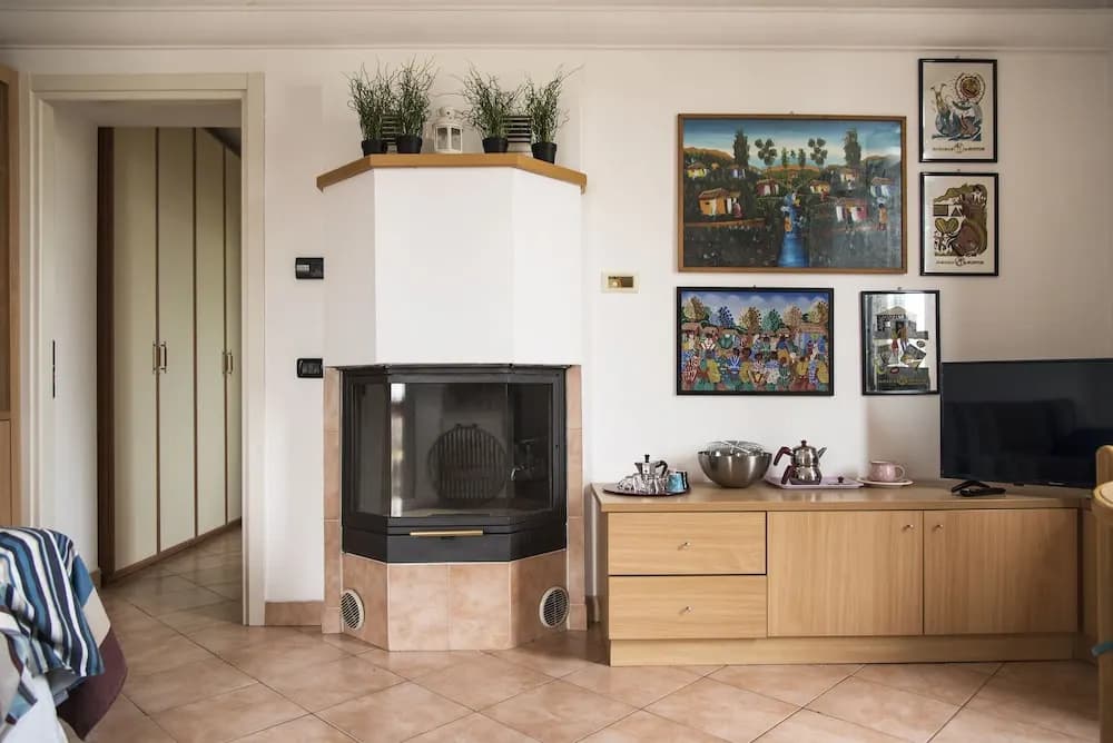Typical Apartment on River Naviglio / Darsena - photo 12