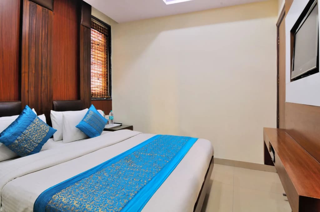 Hotel Gold Star Inn - photo 4