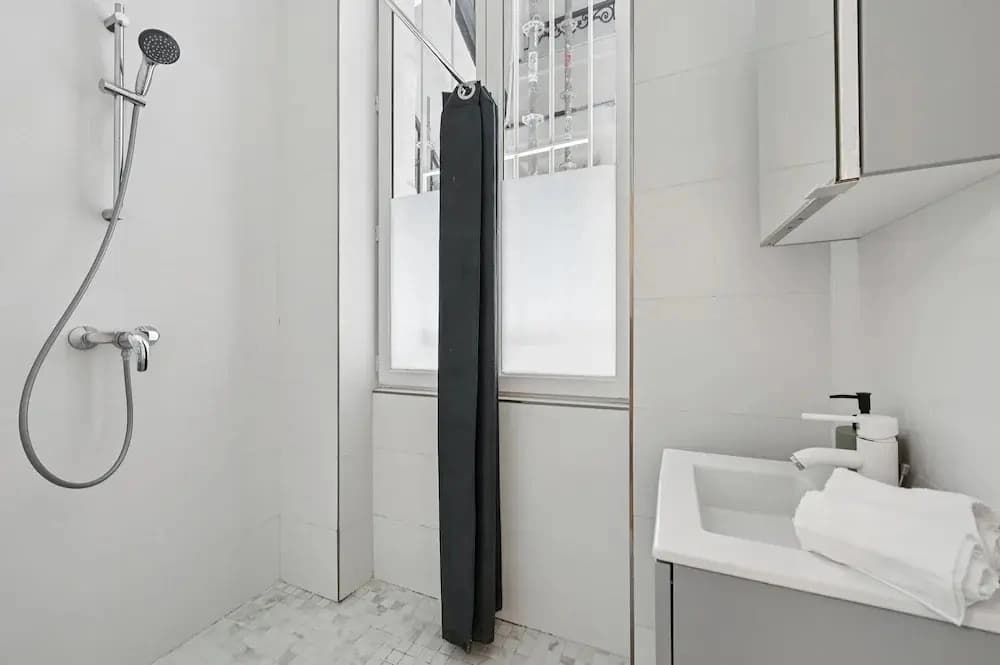 Stylish 1BR Flat Near Luxembourg Gardens - photo 7